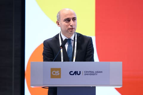 Emin Əmrullayev QS Avrasiya Forumunda çıxış edib