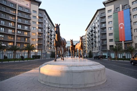  İlham Əliyev “Bakı Ağ Şəhər”də olub - YENİLƏNİB