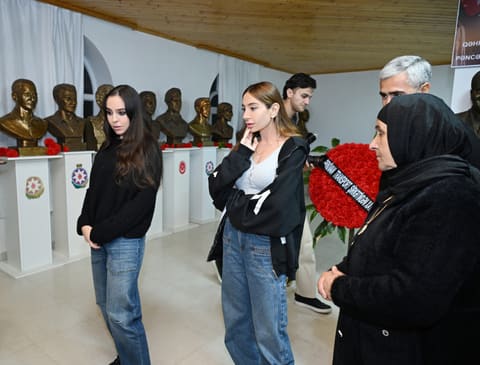 Leyla Əliyeva və Arzu Əliyeva Astarada Pəncəli Teymurovun ailəsini ziyarət ediblər