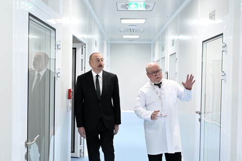  İlham Əliyev dərman preparatları istehsalı müəssisəsinin açılışında iştirak edib