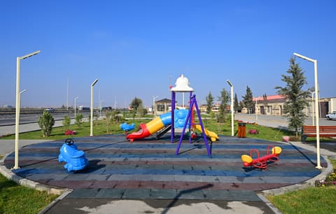 Leyla Əliyeva Qaradağda yeni parkın açılışında iştirak edib 