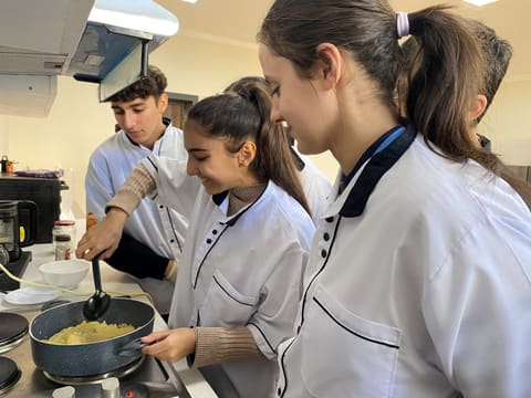 "Peşə təmayüllü siniflər” layihəsindən FOTOLENT