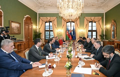 İlham Əliyevin Slovakiya Prezidenti ilə geniş tərkibdə görüşü olub - YENİLƏNİB