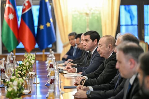 İlham Əliyevin Slovakiya Prezidenti ilə geniş tərkibdə görüşü olub - YENİLƏNİB