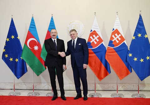 Prezident İlham Əliyev Slovakiyanın Baş naziri ilə görüşüb - YENİLƏNİB