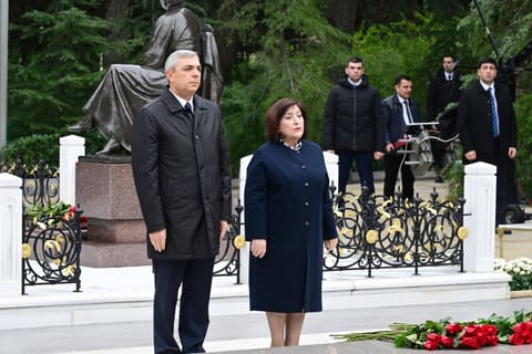 Dövlət və hökumət rəsmiləri Fəxri xiyabanı ziyarət ediblər