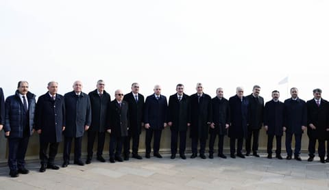 Türkiyənin vitse-prezidenti Bakıda şəhidlərin xatirəsini anıb