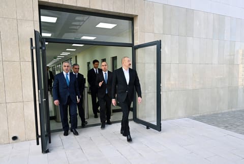 İlham Əliyev Qarabağ Universitetinin Biznes və iqtisadiyyat fakültəsinin binasının açılışında iştirak edib