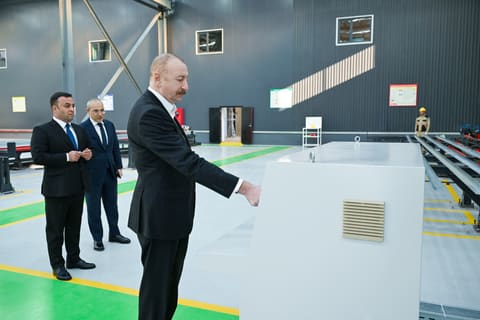 İlham Əliyev Ağdamda metal elektrik dirəklərinin istehsalı müəssisəsinin açılışında iştirak edib