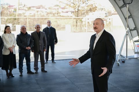  İlham Əliyev Kərkicahan qəsəbəsində buraya köçən sakinlərlə görüşüb - VİDEO - YENİLƏNİB 