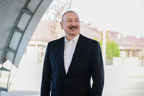  İlham Əliyev Kərkicahan qəsəbəsində buraya köçən sakinlərlə görüşüb - VİDEO - YENİLƏNİB 
