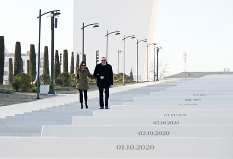 İlham Əliyev Xankəndi şəhərində Zəfər parkının açılışında iştirak edib -YENİLƏNİB