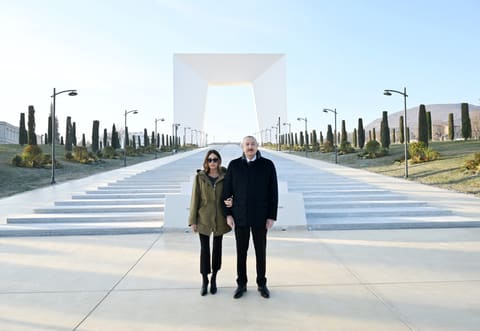 İlham Əliyev Xankəndi şəhərində Zəfər parkının açılışında iştirak edib -YENİLƏNİB