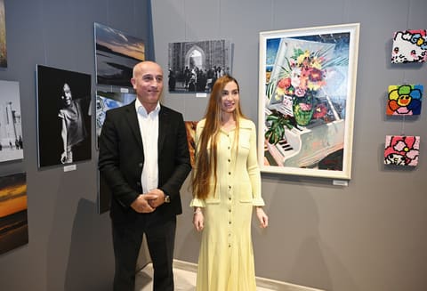 Arzu Əliyeva və Alena Əliyeva “Rənglərdə yaşanan 10 il” mövzusunda keçirilən sərgidə iştirak ediblər