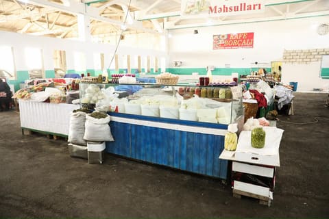 3-cü mikrorayonda yerləşən “Kəndli” bazarında nöqsanlar aşkarlanıb