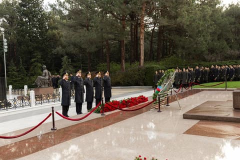 DİN-in şəxsi heyəti Fəxri Xiyabanda Ulu Öndərin məzarını ziyarət edib