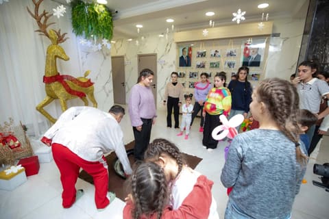 “OBA” marketlər şəbəkəsindən “Həmrəy olaq” xeyriyyə layihəsi – FOTO-VİDEO 