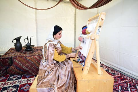 Kəlbəcərin mərkəzi meydanında müxtəlif səpkili sərgilər təşkil olunub