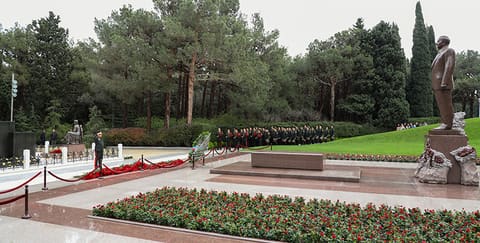 Dövlət Xidmətinin əməkdaşları Ulu Öndər Heydər Əliyevin xatirəsini yad ediblər
