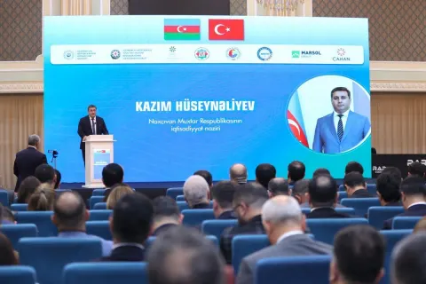 Azərbaycan Türkiyənin sərhədyanı bölgələri ilə iqtisadi-ticarət əlaqələrinin genişləndirilməsini müzakirə edib - Fotolar