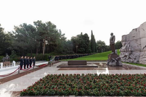 DİN-in şəxsi heyəti Fəxri Xiyabanda Ulu Öndərin məzarını ziyarət edib