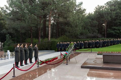 DİN-in şəxsi heyəti Fəxri Xiyabanda Ulu Öndərin məzarını ziyarət edib