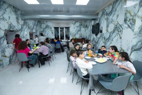 “OBA” marketlər şəbəkəsindən “Həmrəy olaq” xeyriyyə layihəsi – FOTO-VİDEO 
