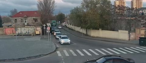 Yəhya Hüseynov və Rəşid İsmayılov küçələrinin kəsişməsində yeni svetoforlar quraşdırılıb