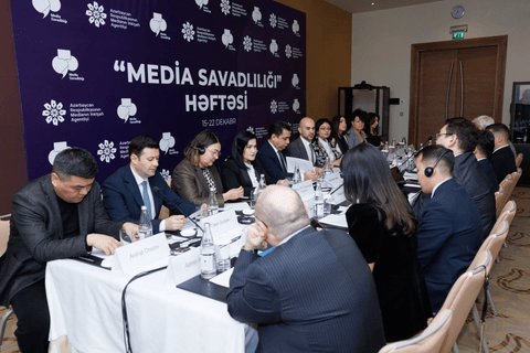 Dəyirmi masa: “Dövlətin media və cəmiyyət ilə kommunikasiyası media savadlılığı kontekstində” - Fotolar