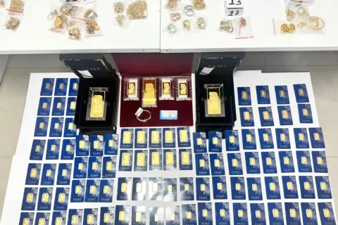 Azərbaycana qanunsuz qızıl gətirilməsinin qarşısı alınıb - Fotolar