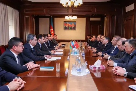 Azərbaycan Türkiyənin sərhədyanı bölgələri ilə iqtisadi-ticarət əlaqələrinin genişləndirilməsini müzakirə edib - Fotolar