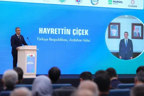 Azərbaycan Türkiyənin sərhədyanı bölgələri ilə iqtisadi-ticarət əlaqələrinin genişləndirilməsini müzakirə edib - Fotolar