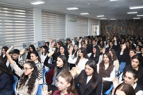 Nazir müavini BSU-nun tələbələri ilə görüş keçirib