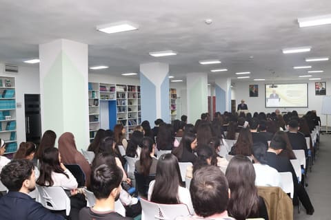 Nazir müavini BSU-nun tələbələri ilə görüş keçirib
