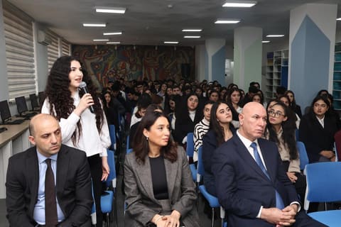 Nazir müavini BSU-nun tələbələri ilə görüş keçirib