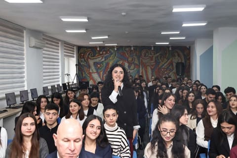 Nazir müavini BSU-nun tələbələri ilə görüş keçirib