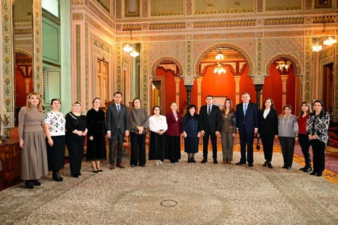 Mədəniyyət naziri Adil Kərimli akademik Nailə Vəlixanlını yubileyi münasibətilə ziyarət edib