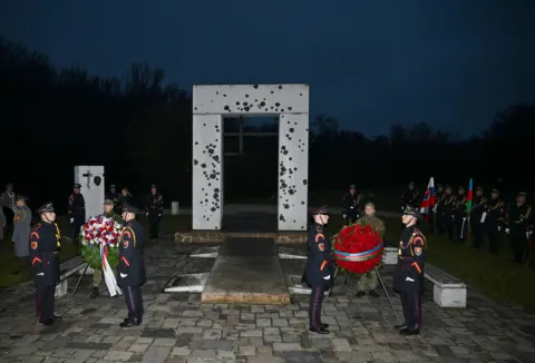 Azərbaycan və Slovakiya prezidentləri Bratislavada “Azadlıq Qapısı” abidəsini ziyarət ediblər