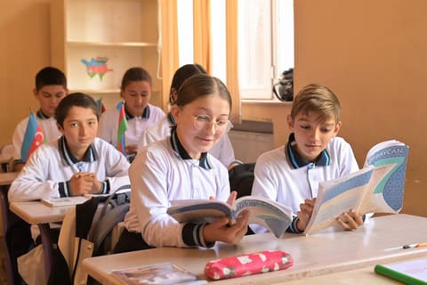 Gədəbəy məktəblərindən fotoreportaj: “Məktəbdə bir gün” 