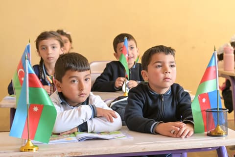 Gədəbəy məktəblərindən fotoreportaj: “Məktəbdə bir gün” 