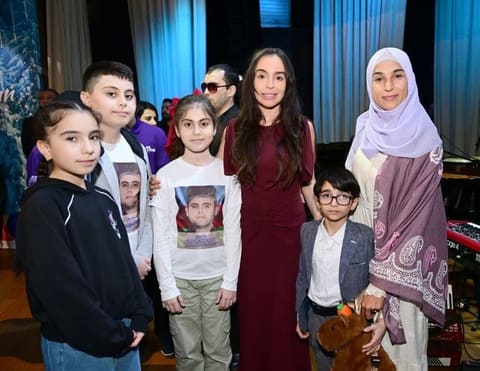 Leyla Əliyeva və Alena Əliyeva DOST İnklüziv İnkişaf və Yaradıcılıq Mərkəzini ziyarət ediblər