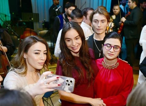 Leyla Əliyeva və Alena Əliyeva DOST İnklüziv İnkişaf və Yaradıcılıq Mərkəzini ziyarət ediblər