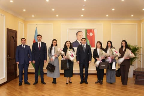 Ədliyyə naziri medalla təltif olunan və hakim təyin edilən əməkdaşlarla görüşüb