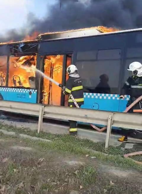 Saray qəsəbəsində avtobusda yanğın baş verib