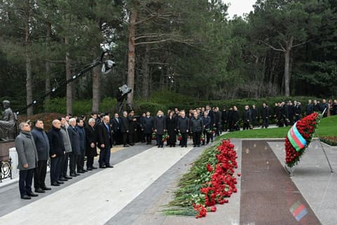 İqtisadiyyat Nazirliyinin kollektivi Heydər Əliyevin xatirəsini yad edib