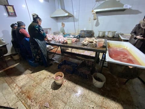 Xırdalanda qanunsuz və antisanitar şəraitdə fəaliyyət göstərən quş kəsimi sexinin fəaliyyəti məhdudlaşdırılıb