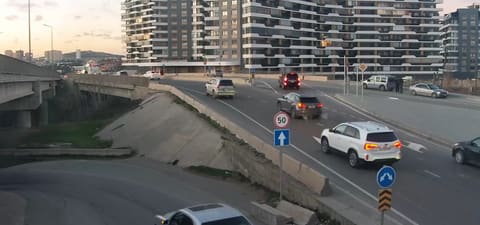 Yəhya Hüseynov və Rəşid İsmayılov küçələrinin kəsişməsində yeni svetoforlar quraşdırılıb