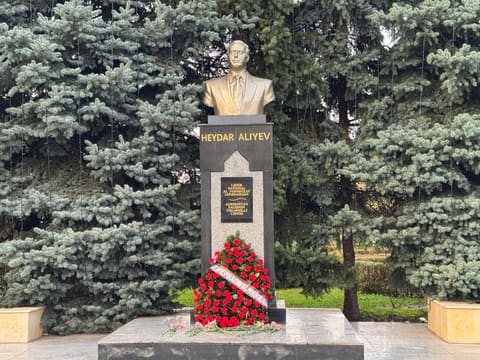 Kamran Əliyev Rumıniyada işgüzar səfərdədir