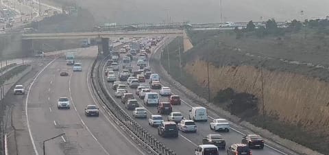 Yasamalda yol-nəqliyyat hadisəsi səbəbindən sıxlıq yaranıb