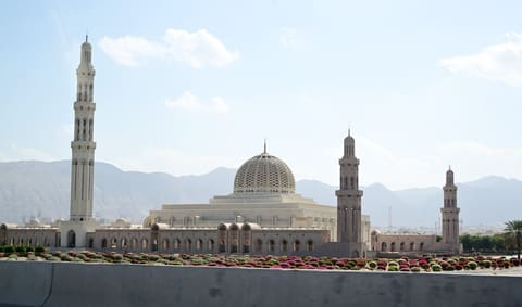 Leyla Əliyeva Maskatda Sultan Qabus Böyük Məscidini də ziyarət edib
